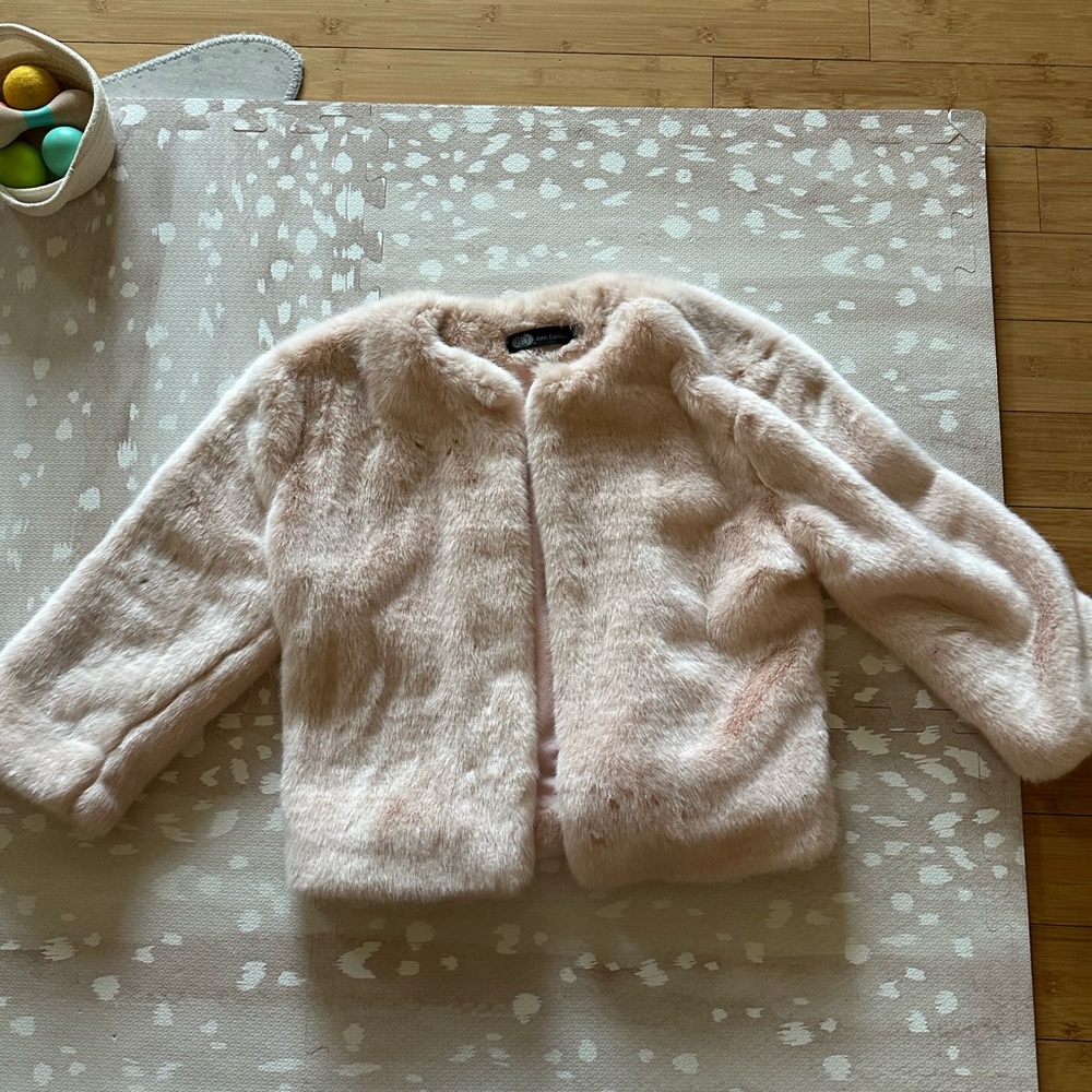 Chic Faux Fur Jacket in Soft Pink